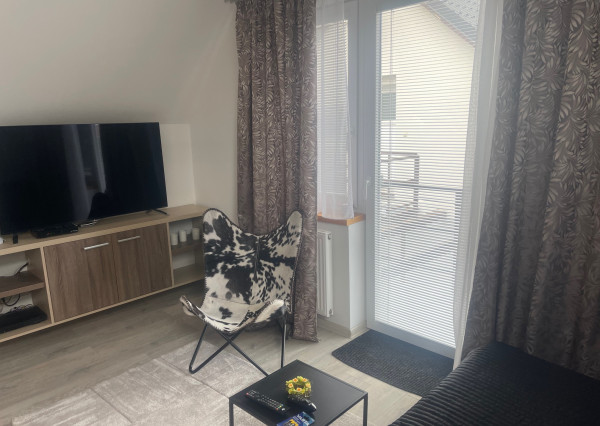 Na prenájom 2-izbový byt v dome takmer v centre, Piešťany