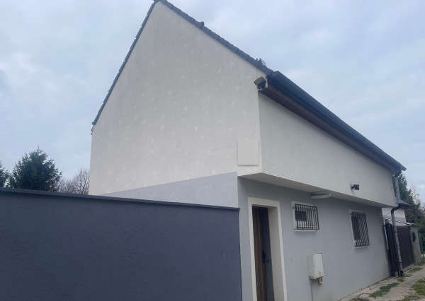 Na prenájom 2-izbový byt v dome takmer v centre, Piešťany