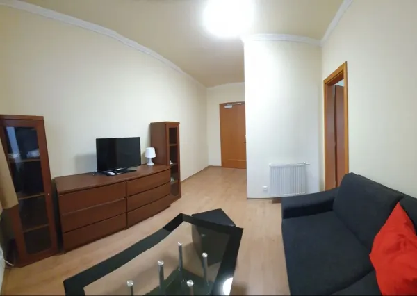 Prenájom obchodno/kancelárskeho priestoru s parkovaním v centre Piešťan