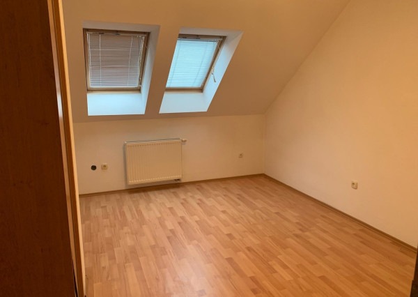 Rodinný dom Piešťany, Pod Párovcami – 4 izby, záhrada, výťah a garáž