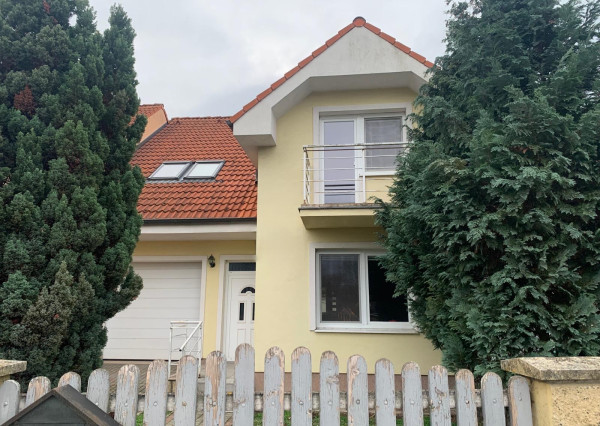 Rodinný dom Piešťany, Pod Párovcami – 4 izby, záhrada, výťah a garáž