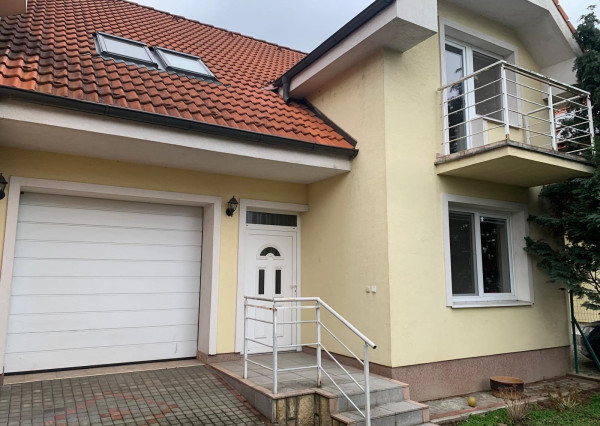 Rodinný dom Piešťany, Pod Párovcami – 4 izby, záhrada, výťah a garáž