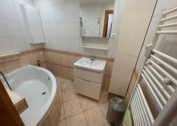 Na predaj 4-izbový byt pri Kocke, Piešťany