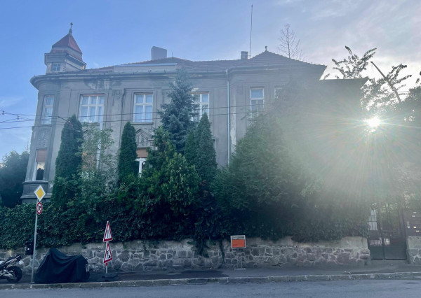 Moderný 3-izbák s predzáhradkou - bývanie s noblesou v srdci Starého Mesta