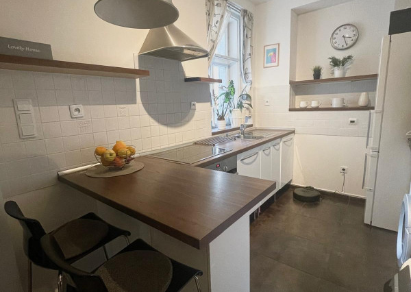 Moderný 3-izbák s predzáhradkou - bývanie s noblesou v srdci Starého Mesta