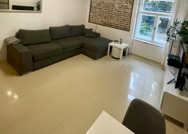 Moderný 3-izbák s predzáhradkou - bývanie s noblesou v srdci Starého Mesta