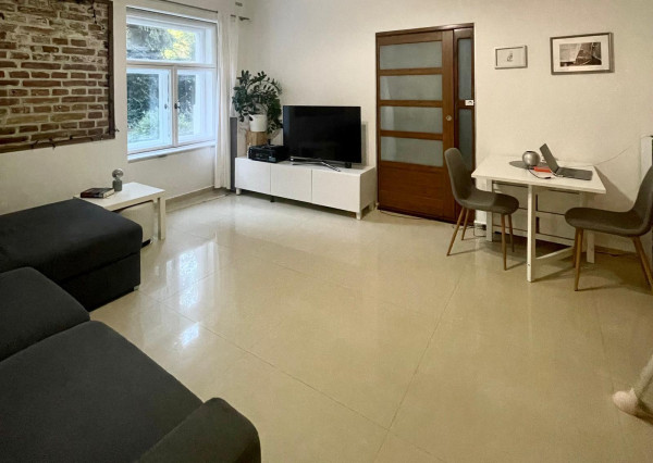 Moderný 3-izbák s predzáhradkou - bývanie s noblesou v srdci Starého Mesta