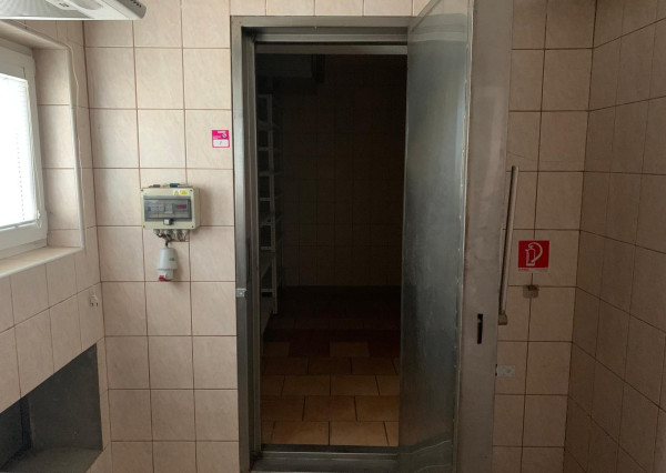 Flexibilný komerčný objekt obec Podolie, hala, veľký pozemok - výborná investícia s potenciálom