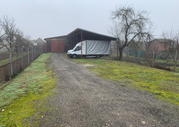 Flexibilný komerčný objekt obec Podolie, hala, veľký pozemok - výborná investícia s potenciálom