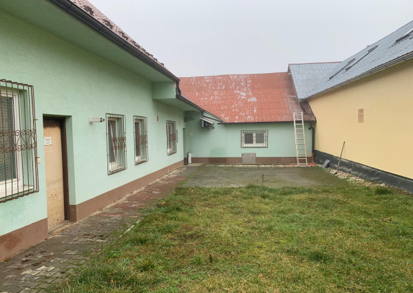 Flexibilný komerčný objekt obec Podolie, hala, veľký pozemok - výborná investícia s potenciálom