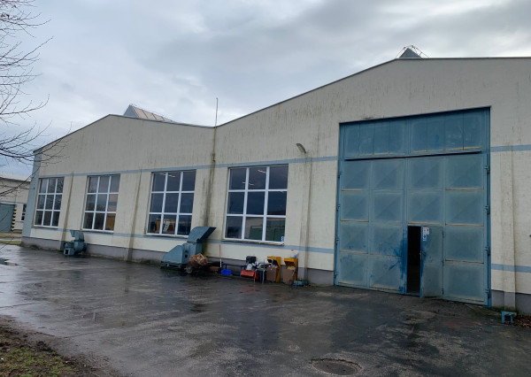 *Na prenájom* hala 1550 m2 na výrobu, strojárstvo alebo ako skladový priestor