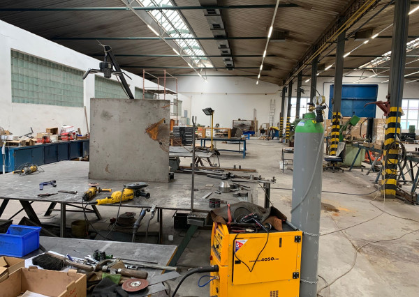 *Na prenájom* hala 1550 m2 na výrobu, strojárstvo alebo ako skladový priestor