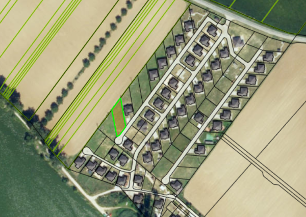 Slnečné stavebné pozemky pri vodnej nádrži Čerenec – súkromie, príroda a platné stavebné povolenie