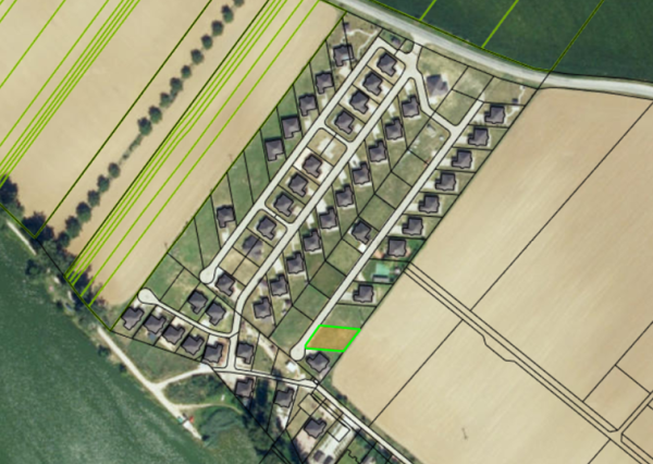 Slnečné stavebné pozemky pri vodnej nádrži Čerenec – súkromie, príroda a platné stavebné povolenie