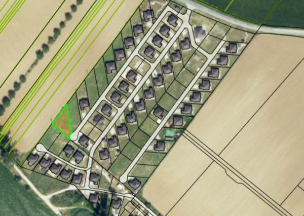 Slnečné stavebné pozemky pri vodnej nádrži Čerenec – súkromie, príroda a platné stavebné povolenie