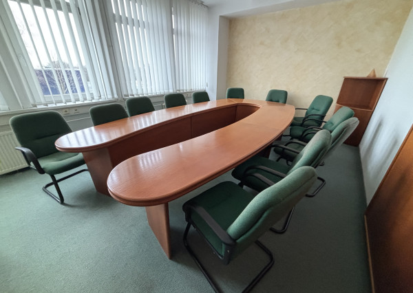 *Na prenájom* moderné kancelárske priestory, celé podlažie 335 m² v Piešťanoch