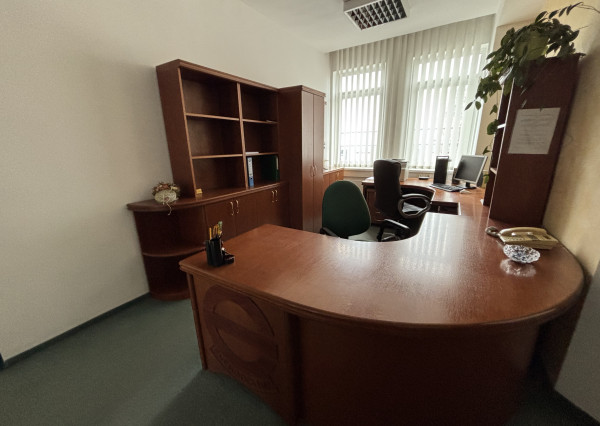 *Na prenájom* moderné kancelárske priestory, celé podlažie 335 m² v Piešťanoch