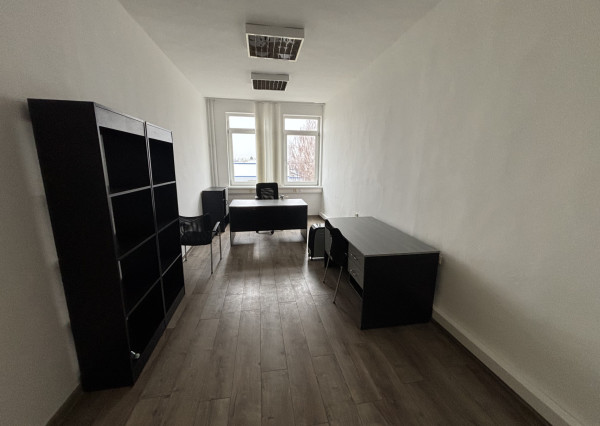 *Na prenájom* moderné kancelárske priestory, celé podlažie 335 m² v Piešťanoch