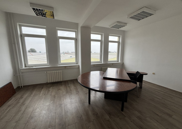 *Na prenájom* moderné kancelárske priestory, celé podlažie 335 m² v Piešťanoch
