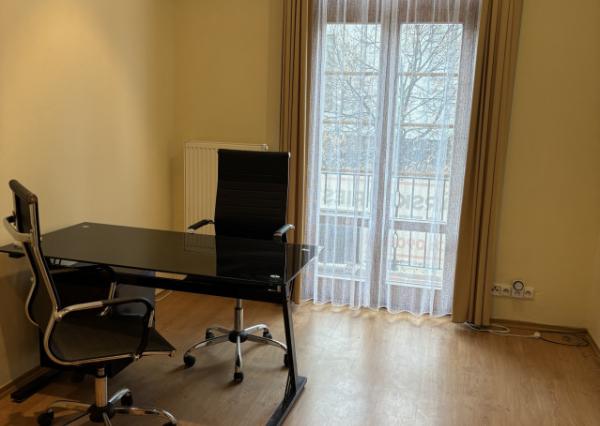 Prenájom obchodno/kancelárskeho priestoru s parkovaním v centre Piešťan