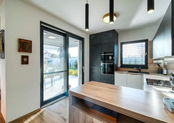 Moderný pasívny dom v Nitrianskej Blatnici–18 min od Piešťan