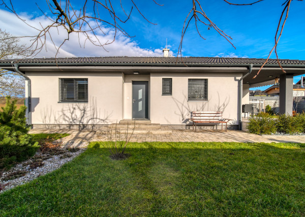 Moderný pasívny dom v Nitrianskej Blatnici–18 min od Piešťan