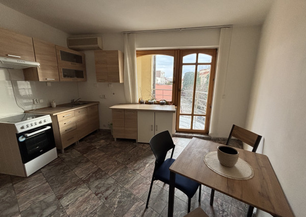 *Na prenájom* 2-izbový byt v centre Piešťan