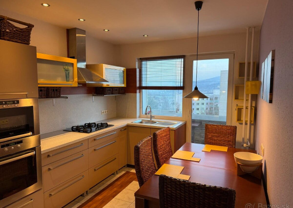 Predám útulný 3‑izbový byt s krásnym výhľadom – Považská Bystrica, sídlisko Rozkvet