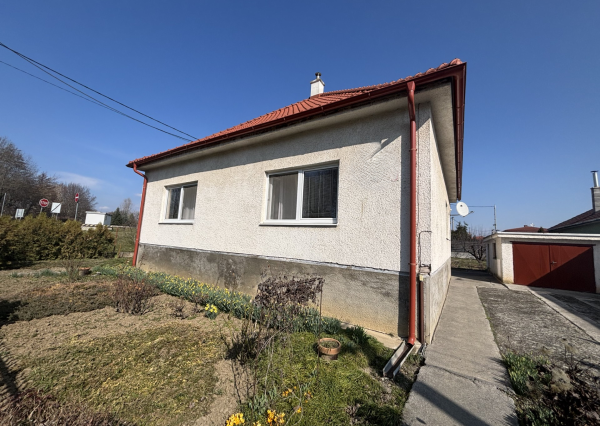 Štýlové bývanie v prestížnej časti Topoľčian - veľký pozemok, tichá ulica a výborný stav