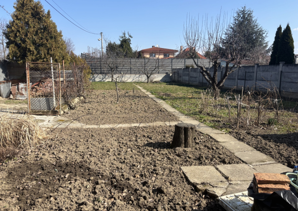 Štýlové bývanie v prestížnej časti Topoľčian - veľký pozemok, tichá ulica a výborný stav