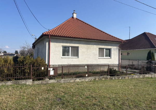 Štýlové bývanie v prestížnej časti Topoľčian - veľký pozemok, tichá ulica a výborný stav