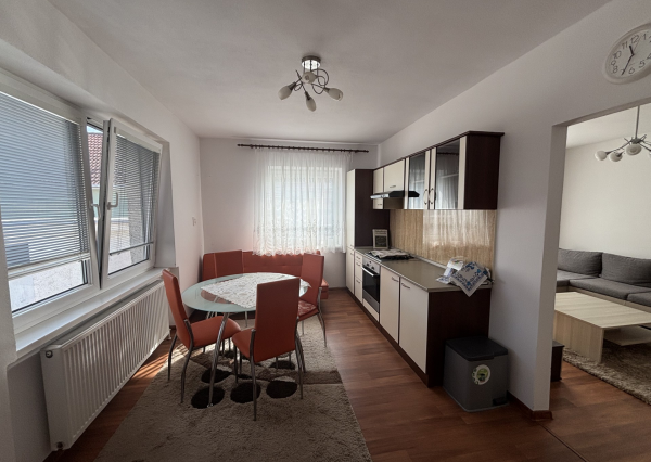 Štýlové bývanie v prestížnej časti Topoľčian - veľký pozemok, tichá ulica a výborný stav