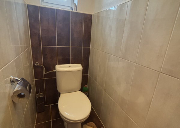 Štýlové bývanie v prestížnej časti Topoľčian - veľký pozemok, tichá ulica a výborný stav