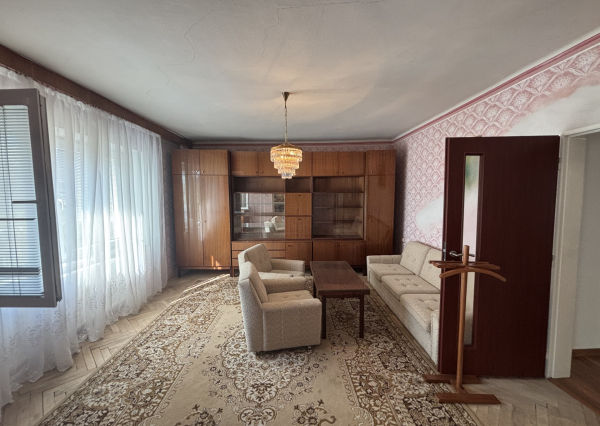 Štýlové bývanie v prestížnej časti Topoľčian - veľký pozemok, tichá ulica a výborný stav