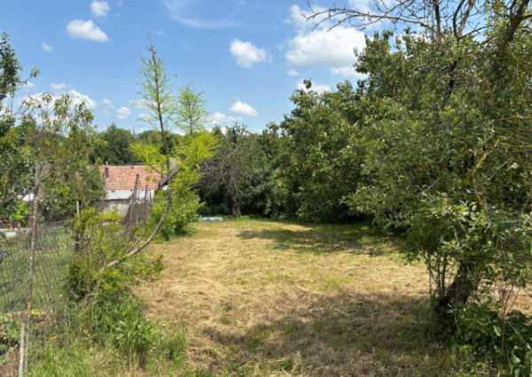 *Na predaj* záhrada v centre obce Šterusy