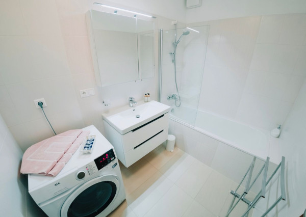 Luxusný dizajnový byt s výhľadom na mesto a rieku – CENTROOM Piešťany