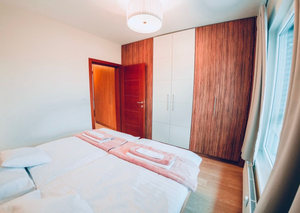 Luxusný dizajnový byt s výhľadom na mesto a rieku – CENTROOM Piešťany