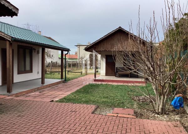 *VÝHODNÁ CENA* 4-izbový tehlový RD s krásnym pozemkom