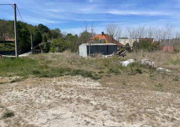 Stavebný pozemok 2137m² - radovka či samostatný dom? Modrovka