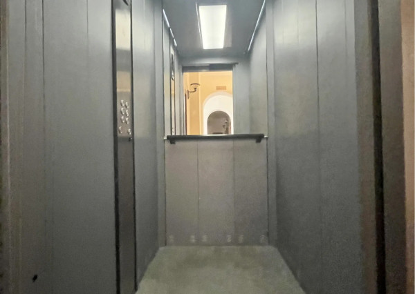 Prenájom obchodno/kancelárskeho priestoru s parkovaním v centre Piešťan