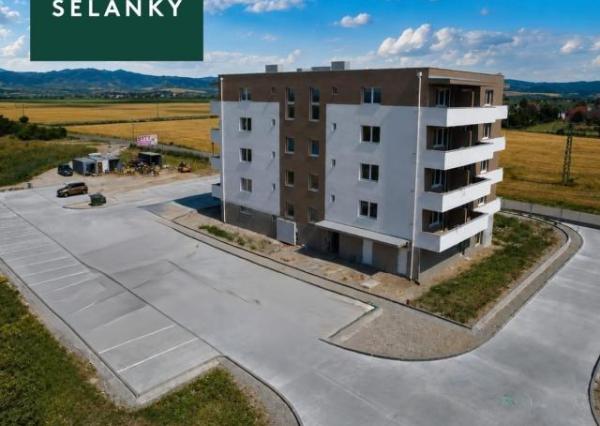 *Vzorový byt pripravený* 3i byt s predzáhradkou v projekte SELANKY pri Piešťanoch