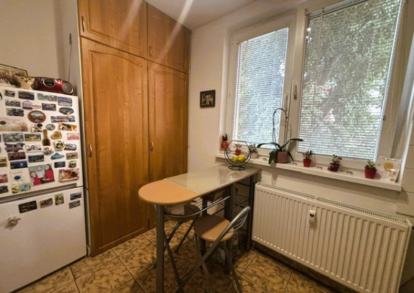 Priestranný 2-izbový byt s loggiou - okamžité bývanie alebo výborná investícia