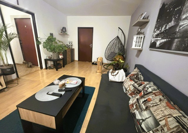 Priestranný 2-izbový byt s loggiou - okamžité bývanie alebo výborná investícia