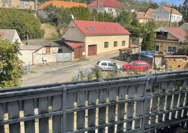 Dva rodinné domy, pozemky 2 004 m² - Ratnovce pri Piešťanoch