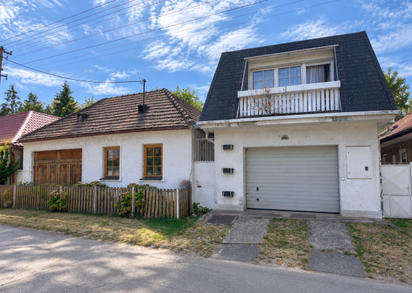 Dva rodinné domy, pozemky 2 004 m² - Ratnovce pri Piešťanoch