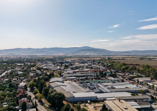 Rodinný dom s garážou, ideálnym pozemkom a potenciálom podkrovia