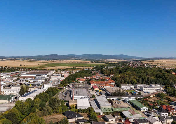 Rodinný dom s garážou, ideálnym pozemkom a potenciálom podkrovia