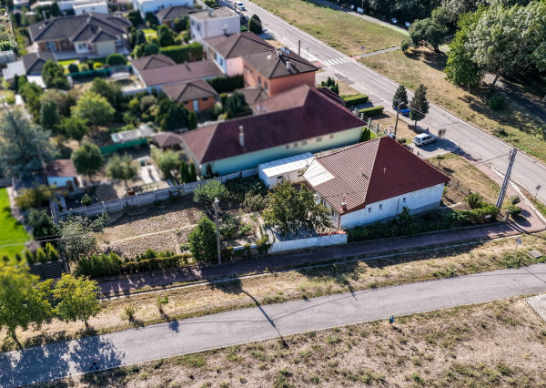 Rodinný dom s garážou, ideálnym pozemkom a potenciálom podkrovia