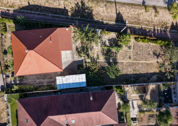 Rodinný dom s garážou, ideálnym pozemkom a potenciálom podkrovia