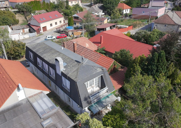 Dva rodinné domy, pozemky 2 004 m² - Ratnovce pri Piešťanoch